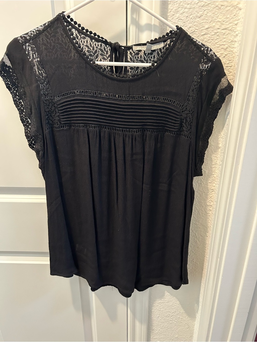 Daniel Rainn Black Lace Pintuck Cap Sleeve Blouse